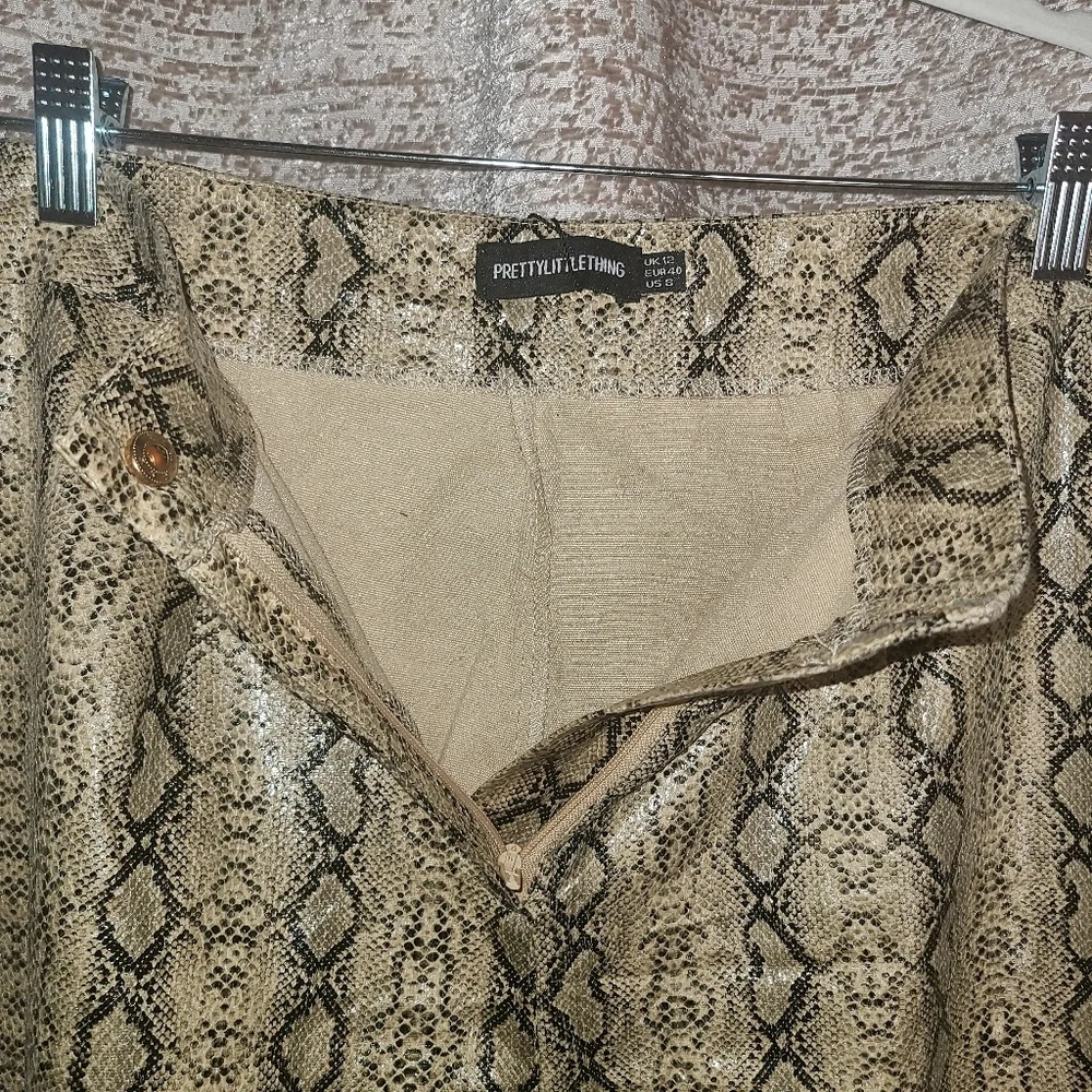 Pretty Little Thing Snake Print straight Leg Trousers Size 8
